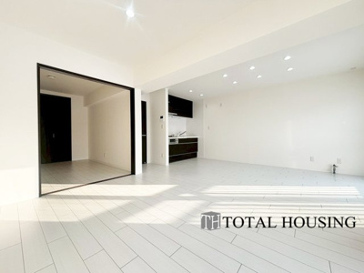 【居間・リビング】 | マンション平岸天神山 | 家具の配置がしやすい間取り。選択する家具類やレイアウトにより、理想の住空間を作り上げることが出来ます。