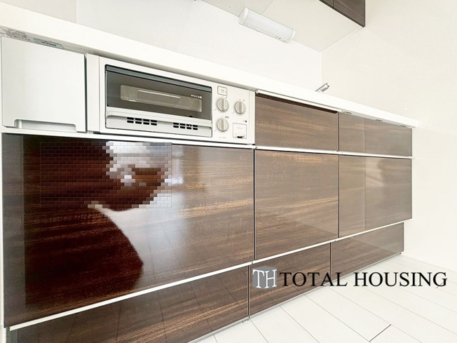 【キッチン】 | マンション平岸天神山 | 料理を楽しむキッチンスペース。使いやすさと心地よい暮らしを追及し、愛着を持って使い続けられる空間へ。