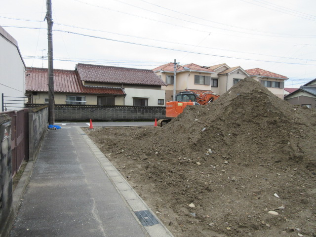 一宮市一宮字松林の土地の前面道路含む現地写真