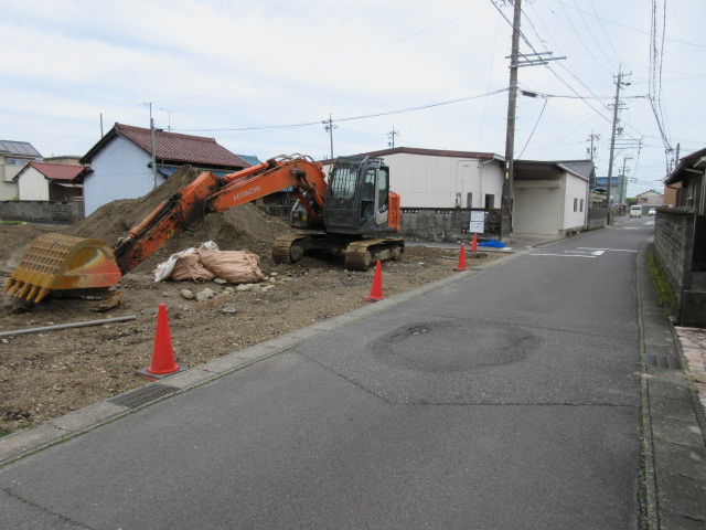 一宮市一宮字松林の土地の前面道路含む現地写真