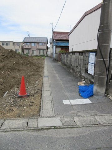 一宮市一宮字松林の土地の前面道路含む現地写真