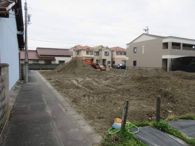 一宮市一宮字松林の土地の前面道路含む現地写真