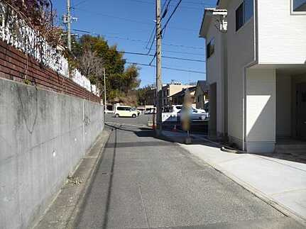 安佐北区落合１丁目の前面道路含む現地写真
