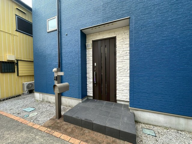 川口辻古川貸家の玄関