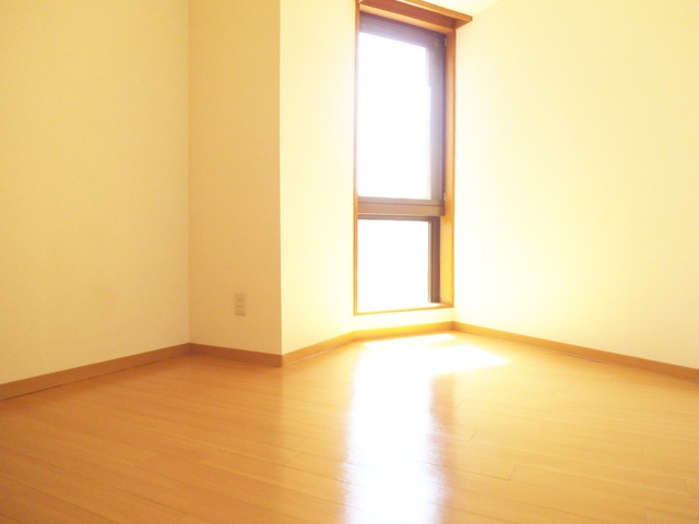 ザクレストの寝室|明るいお部屋です！