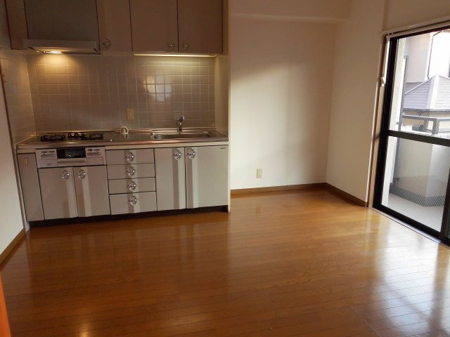 Ｈ・Ｔハイライズの居間・リビング