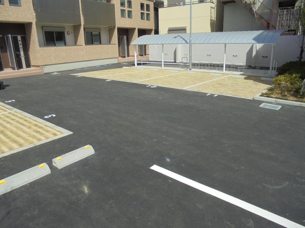 ヴァン・ヴェール武庫ウエストの駐車場