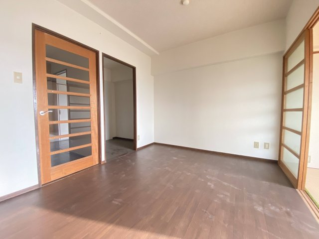 【洋室】 | サンヴィラありあけ | ☆洋室と繋がる6.0帖の洋室！☆