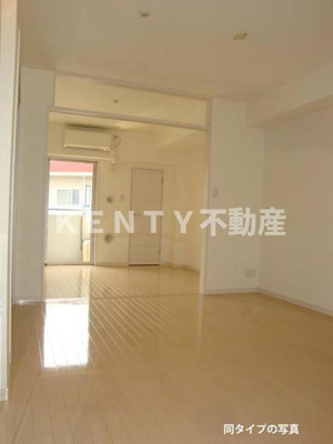 【居間・リビング】 | コンフォリア目黒長者丸 | こちらのリビングで趣味の時間をお楽しみください