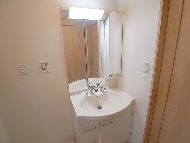 クレセール谷上　の洗面所|シャンプードレッサーの独立洗面台