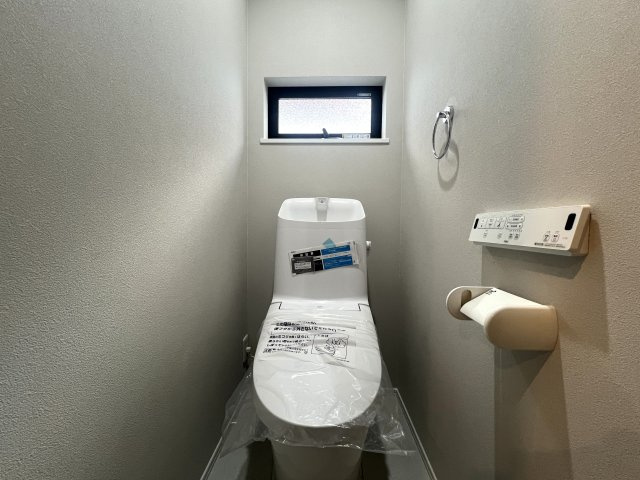 SAWAWA～SAWAWA～SAWAWA～な【神奈川区三ツ沢下町新築戸建】のトイレ|シンプルで使いやすいトイレです