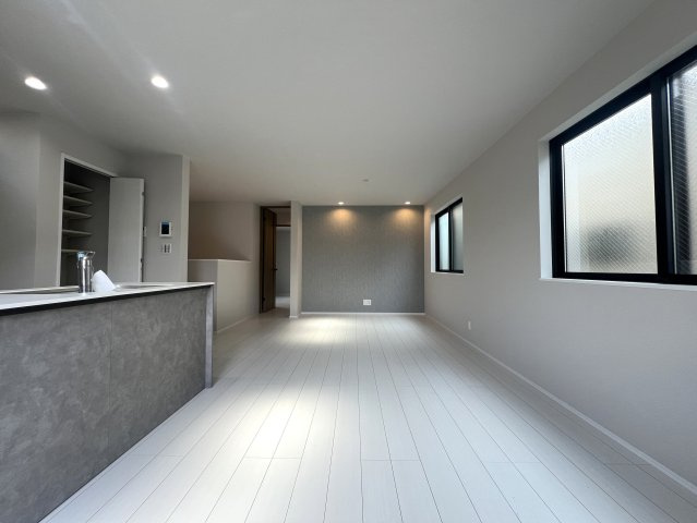 SAWAWA～SAWAWA～SAWAWA～な【神奈川区三ツ沢下町新築戸建】の居間・リビング|ゆったり過ごせる居間です