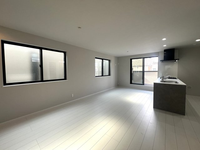 SAWAWA～SAWAWA～SAWAWA～な【神奈川区三ツ沢下町新築戸建】の居間・リビング|おしゃれな居間です