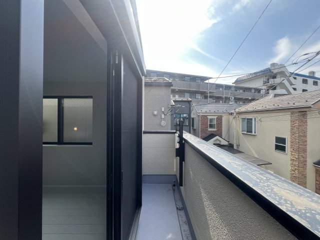 SAWAWA～SAWAWA～SAWAWA～な【神奈川区三ツ沢下町新築戸建】のバルコニー|外からの目が気にならないバルコニーで洗濯物が干せます
