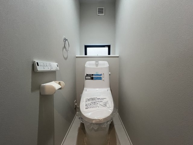 SAWAWA～SAWAWA～SAWAWA～な【神奈川区三ツ沢下町新築戸建】のトイレ|シンプルで使いやすいトイレです