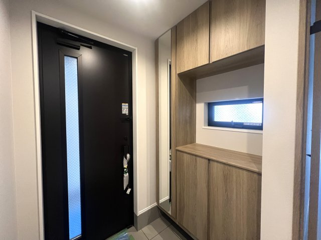 SAWAWA～SAWAWA～SAWAWA～な【神奈川区三ツ沢下町新築戸建】の玄関|きれいな玄関です