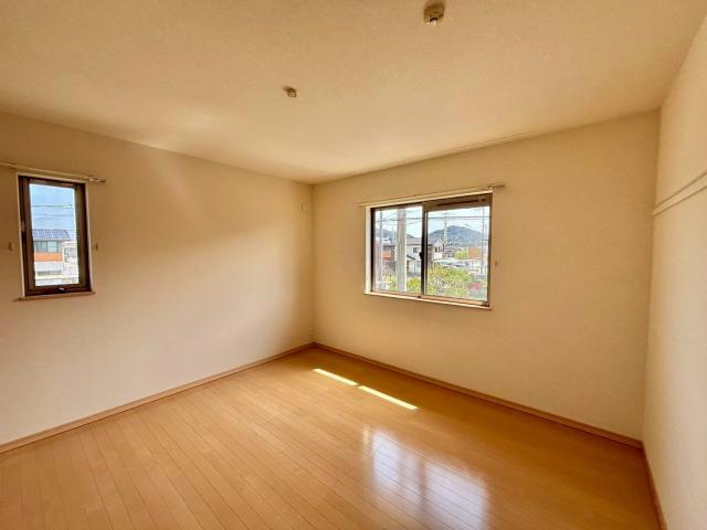 フォレスト中島の洋室