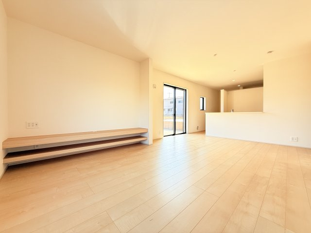 石岡市鹿の子2期　新築戸建の居間・リビング|広々とした17帖ＬＤＫ♪
家具を置いても窮屈感を感じず過ごせます。