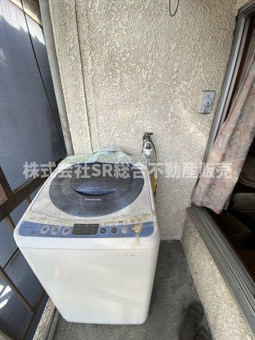 岩田町6丁目中古戸建の設備|バルコニーに洗濯機置場があります。