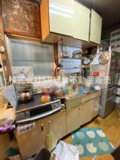 岩田町6丁目中古戸建のキッチン|上下に収納があり使いやすくお料理しやすいキッチンです