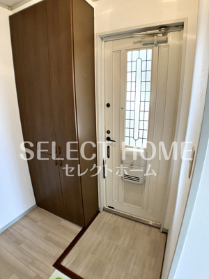 【玄関】 | セジュール宇頭　Ｂ棟 | 収納もある玄関です