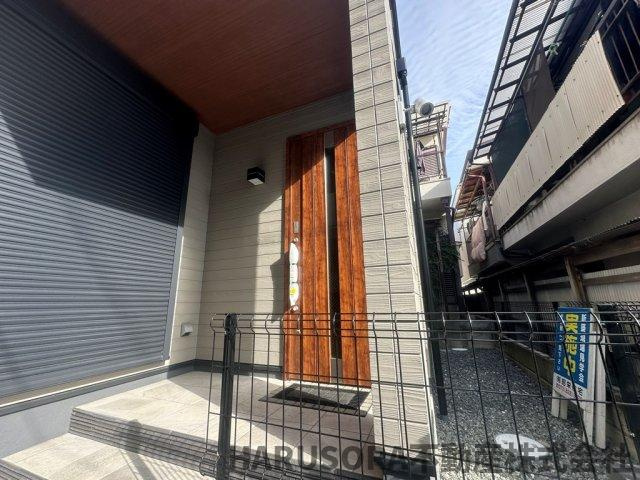 寝屋川市川勝町　2階建のエントランス