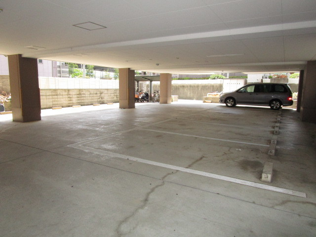 サンライズコートの駐車場