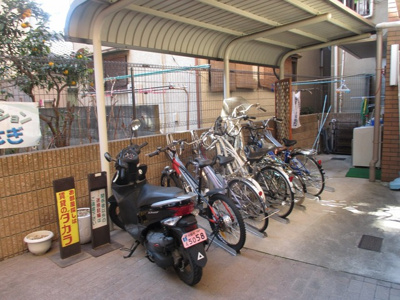 【駐車場】 | ＢＥＮＴＬＥＹ‐ＴＡＳ | 屋根のある駐輪場です