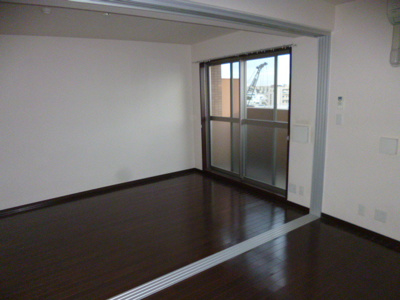 【居間・リビング】 | ＢＥＮＴＬＥＹ‐ＴＡＳ | シックなブラウンのお部屋です