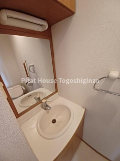 【トイレ】 | タウンハウス等々力 | 2階トイレに専用洗面器有り。