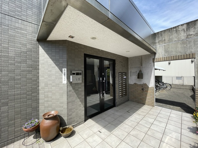 ポポラーレ白鳥のエントランス