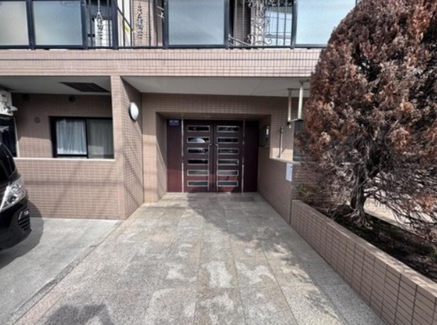 【エントランス】 | マイキャッスル東長崎 | 清廉とされたエントランスになっています。