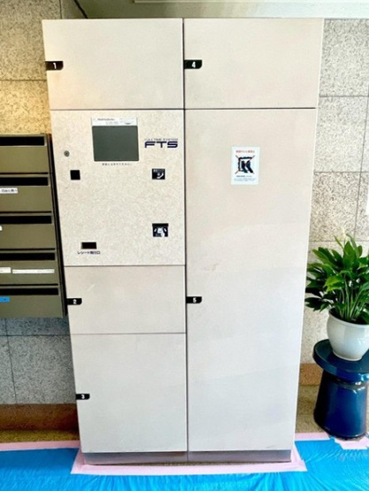 【その他共用部分】 | マイキャッスル東長崎 | 不在時にも安心！宅配ボックスがあります！