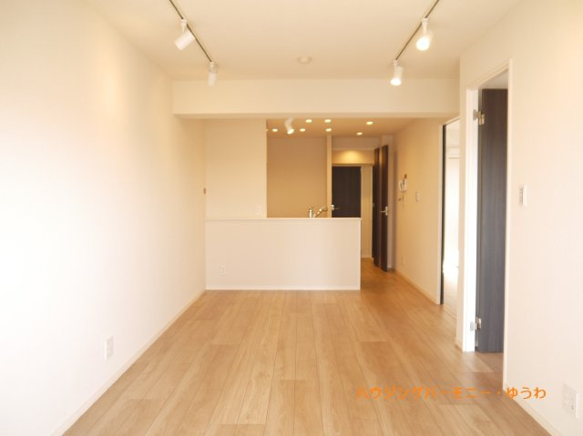 【居間・リビング】 | マイキャッスル東長崎 | イメージ画像となります。実際とは異なりますので、ご注意ください！