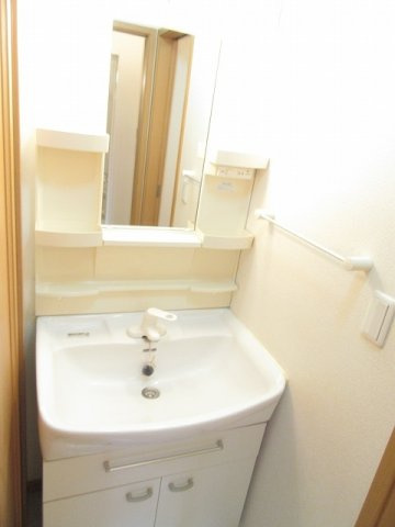 ルブ・ジュ・ソレイユの洗面所|広い洗面スペース