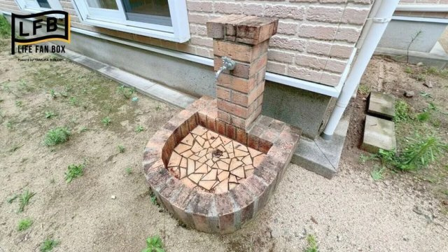 仲介手数料不要　LFB再生住宅合志市幾久富【南ヶ丘小・合志中】の庭|【庭】 お庭側には外観の雰囲気とマッチした立水栓があります♪