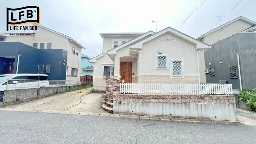 仲介手数料不要　LFB再生住宅合志市幾久富【南ヶ丘小・合志中】の外観|【外観写真】 洋風の可愛らしい外観です。毎日家に帰るのが楽しみになりますね♪