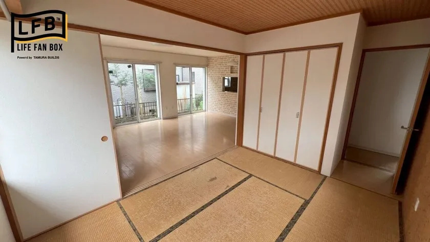 仲介手数料不要　LFB再生住宅合志市幾久富【南ヶ丘小・合志中】の和室|【和室】 ※リフォーム前の写真です※ リビング横には6畳の和室があります。廊下側からも入れるので来客時にも活用できます♪