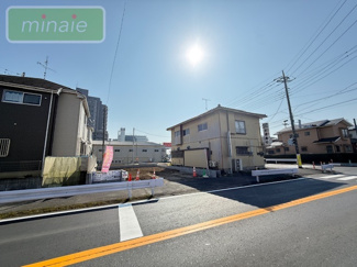 【前面道路含む現地写真】