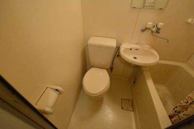 掃除のしやすいシンプルなトイレです！