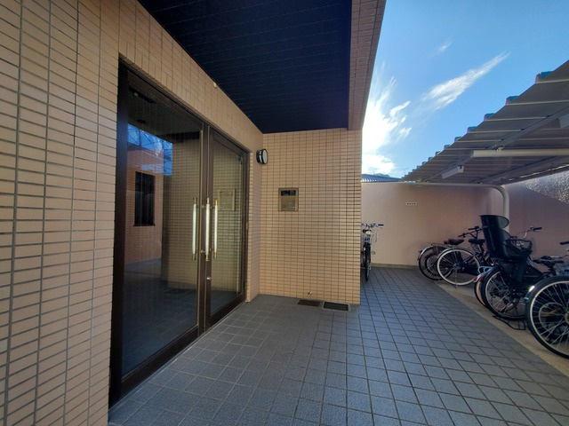 カーサ本山のエントランス