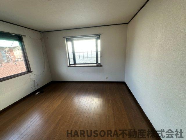 寝屋川市成田東が丘2階建の洋室