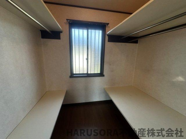 寝屋川市成田東が丘2階建の収納