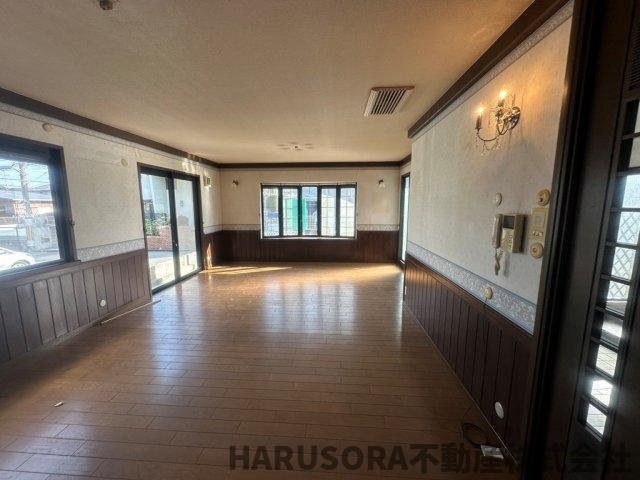 寝屋川市成田東が丘2階建の居間・リビング