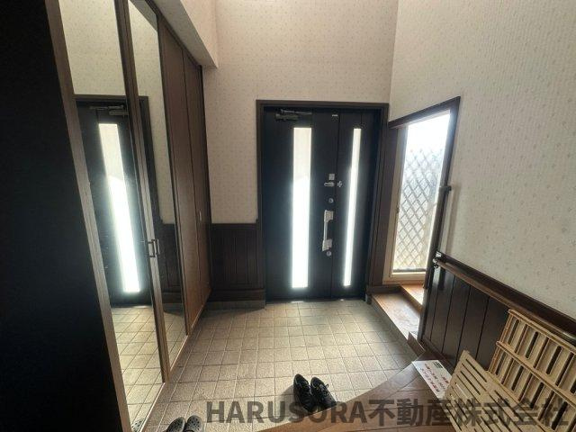 寝屋川市成田東が丘2階建の玄関