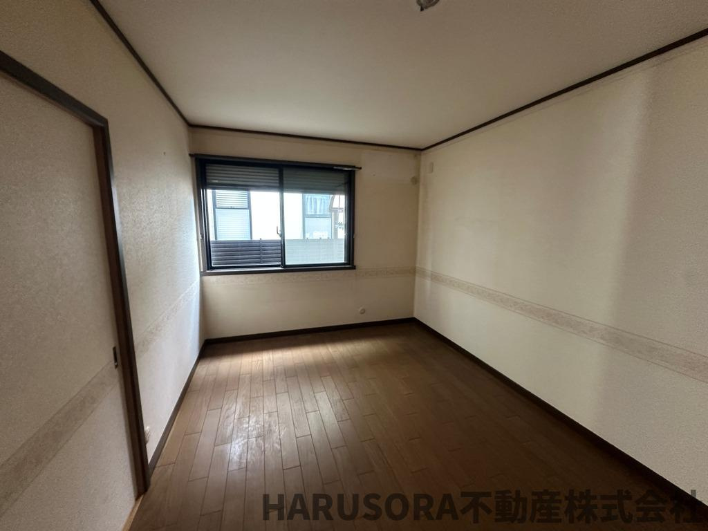 寝屋川市成田東が丘2階建の洋室