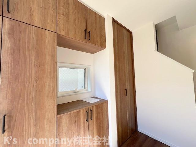 茅ヶ崎市松が丘1丁目　新築戸建　１号棟の玄関|玄関収納スペース◇◇