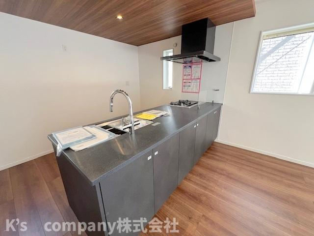 茅ヶ崎市松が丘1丁目　新築戸建　１号棟のキッチン|システムキッチン◇◇
