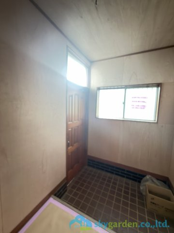 伊勢原市桜台1丁目　中古戸建の玄関