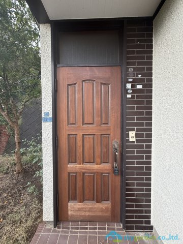 伊勢原市桜台1丁目　中古戸建の玄関